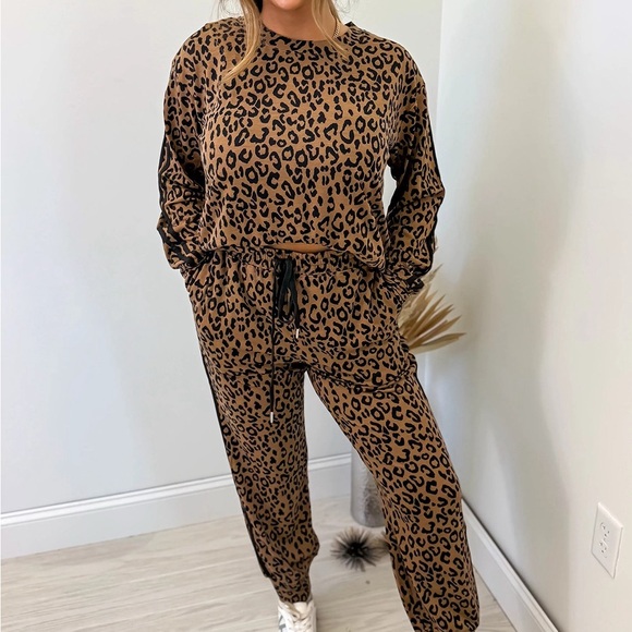 Leopard Print 2 PC Set - Picture 3 of 16